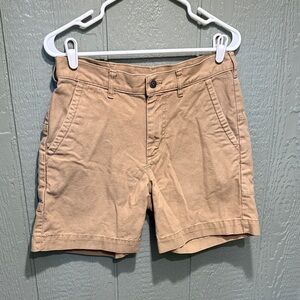 Patagonia Men’s Tan cargo shorts - size 30